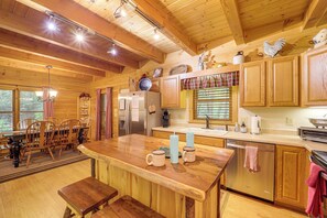 Fridge, microwave, stovetop, dishwasher