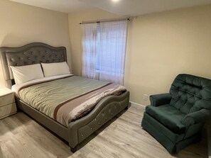 2 bedrooms, iron/ironing board, free WiFi