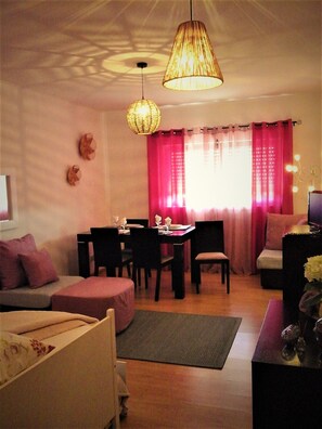 Een flatscreentelevisie