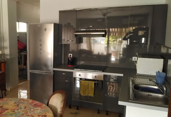 Fridge, microwave, oven, stovetop