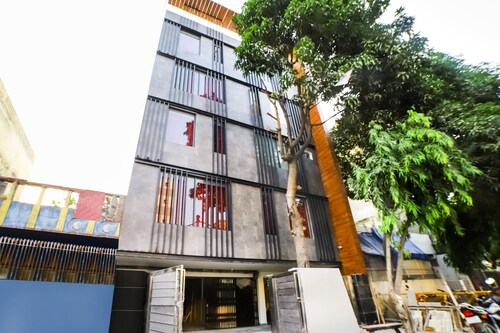 OYO Flagship 37110 Block C Shakurpur