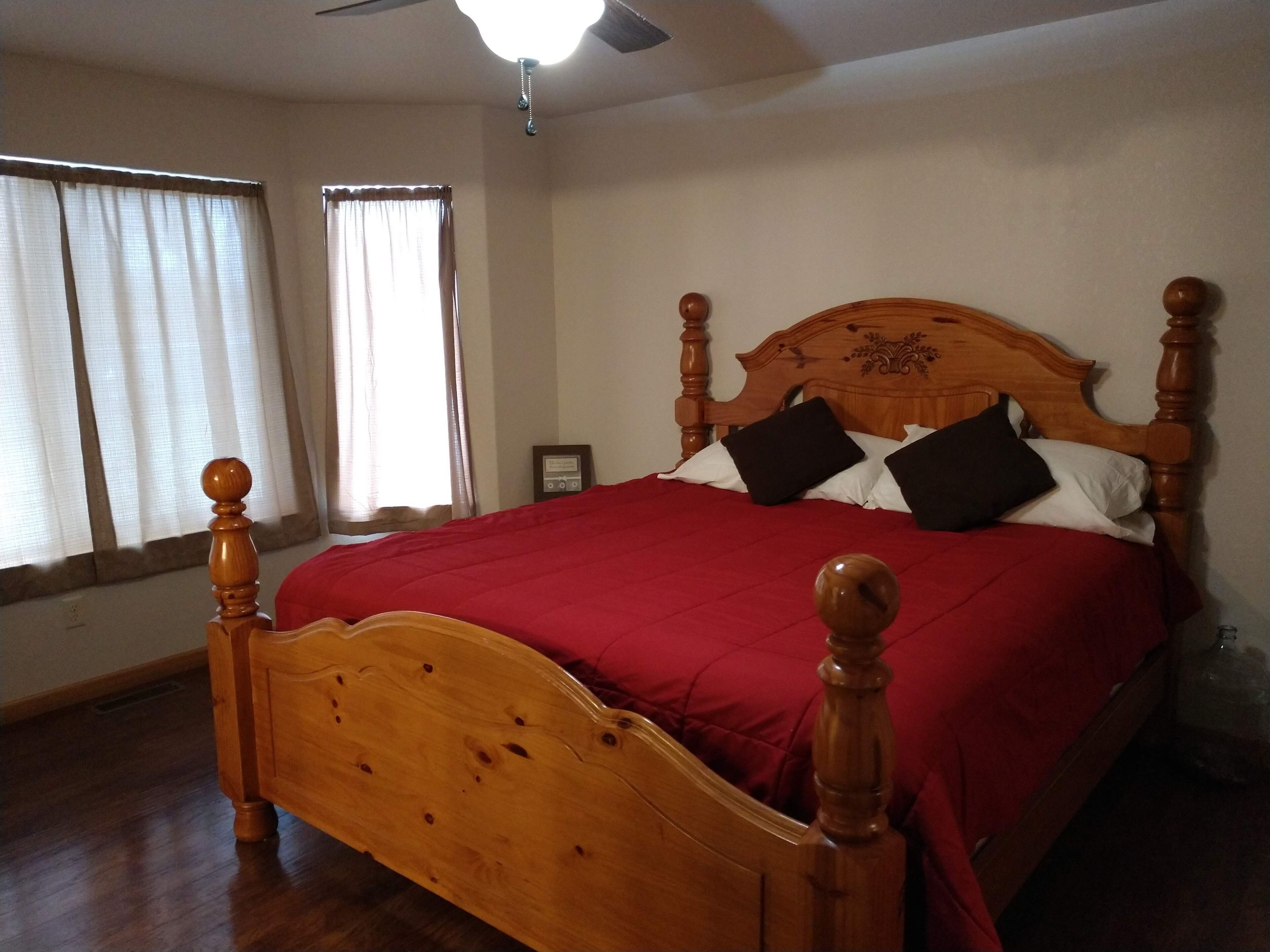 3 makuuhuonetta, vauvan matkasänky, ilmainen Wi-Fi, vuodevaatteet