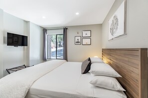 1 bedroom, memory-foam beds, iron/ironing board, free WiFi - Summit Comfort Your Mammoth Basecamp – Hike, Bike, Explore, Relax (Mammoth Lakes)