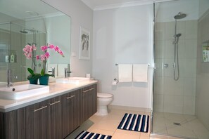 Huis, 6 slaapkamers | Badkamer | Een douche, gratis toiletartikelen, een haardroger, handdoeken