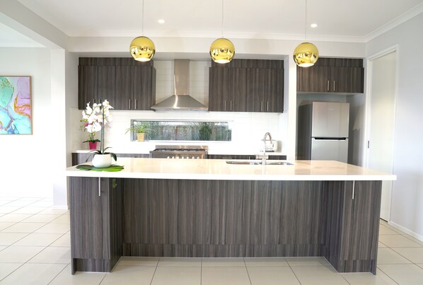 House, 6 Bedrooms | Private kitchen