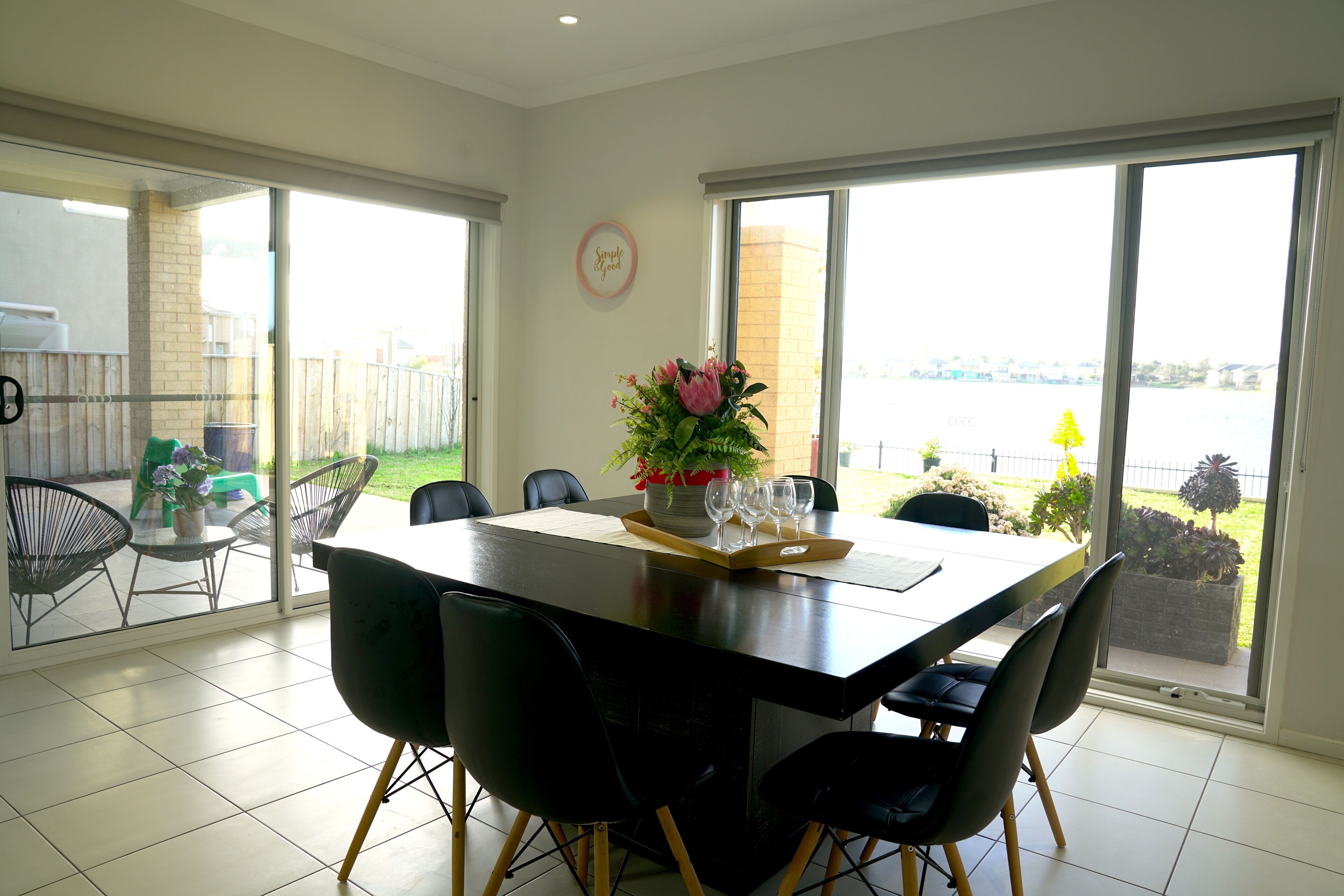 House, 6 Bedrooms | Makan dalam bilik