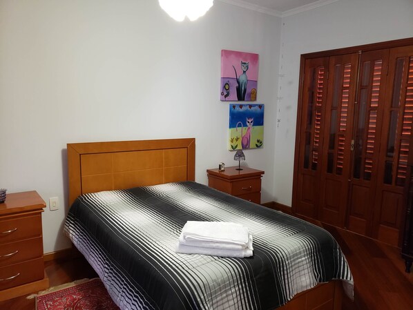 3 bedrooms, free WiFi, bed sheets