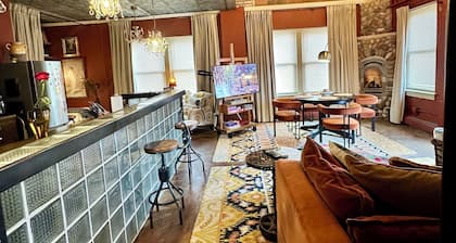 The Artist's Loft 123 s Washington -walk to interstate park