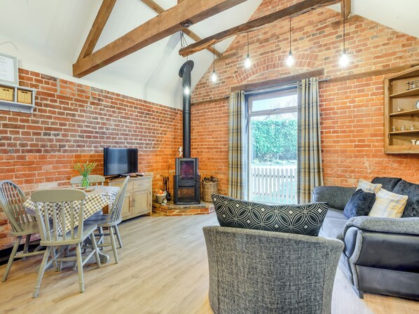 TV, fireplace - 1 bedroom accommodation in Foulsham, near Reepham (Foulsham, near Reepham)