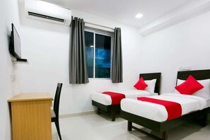 Room - OYO Flagship 38540 Hotel Shangrila Nehru Rd (Mumbai)