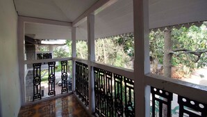 Balcony - OYO Flagship 36852 Hotel Ritz Heritage Khandala Rd (Mawal)