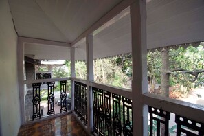 Balcony - OYO Flagship 36852 Hotel Ritz Heritage Khandala Rd (Mawal)