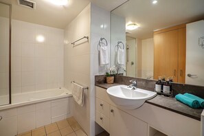 Apartment, 2 Schlafzimmer | Badezimmer