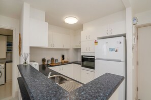 Apartment, 1 Bedroom | Private kitchen | Full-size fridge, microwave, oven, stovetop - Beachside Views with Pool and Netflix (Surfers Paradise)