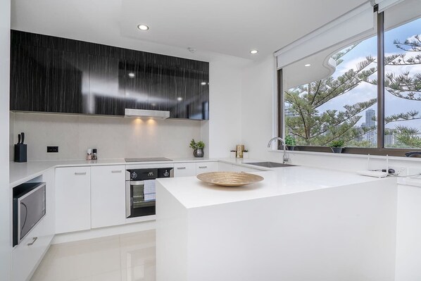 Apartment, 2 Bedrooms | Private kitchen