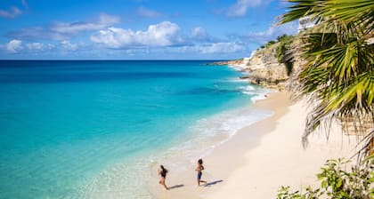 The CLIFF - 4th-floor Luxury Condo on the Beach - Luxury Beachfront Resort
