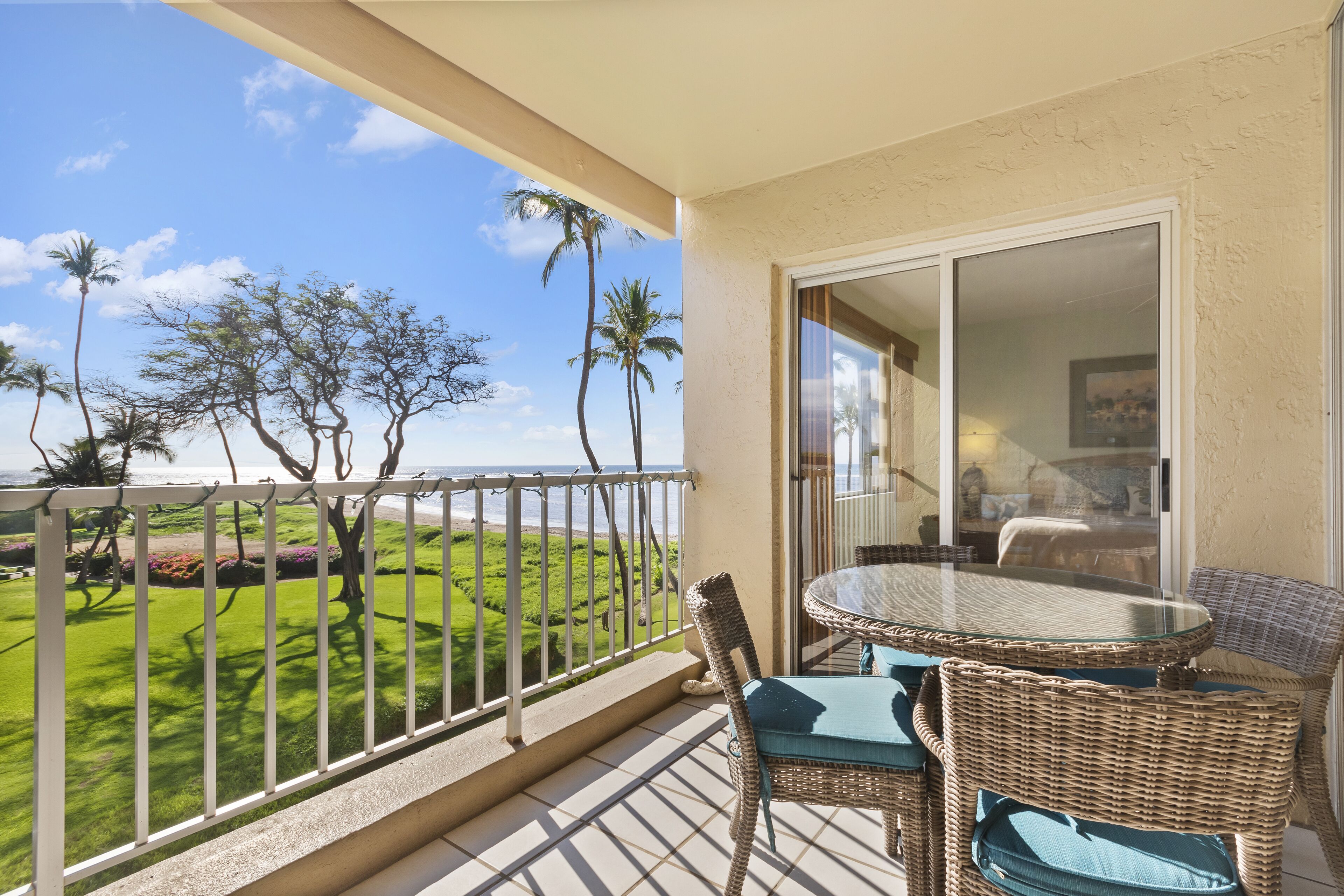 Menehune Shores #324: Stunning Ocean Front views at Beach Front Resort