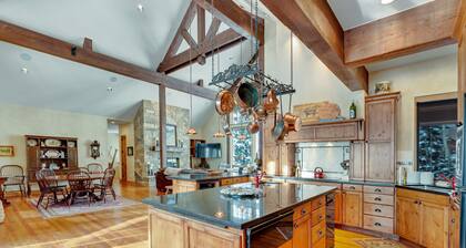 Cabina de lujo aislada con sala de juegos y vistas a la montaña, ¡cerca del esquí!