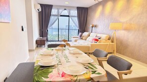 Family Apartment | Blackout drapes, iron/ironing board, free WiFi, bed sheets - Twin Tower Johor Bahru by Glex (Johor Bahru)