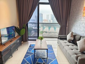 Family Apartment | Blackout drapes, iron/ironing board, free WiFi, bed sheets - Twin Tower Johor Bahru by Glex (Johor Bahru)