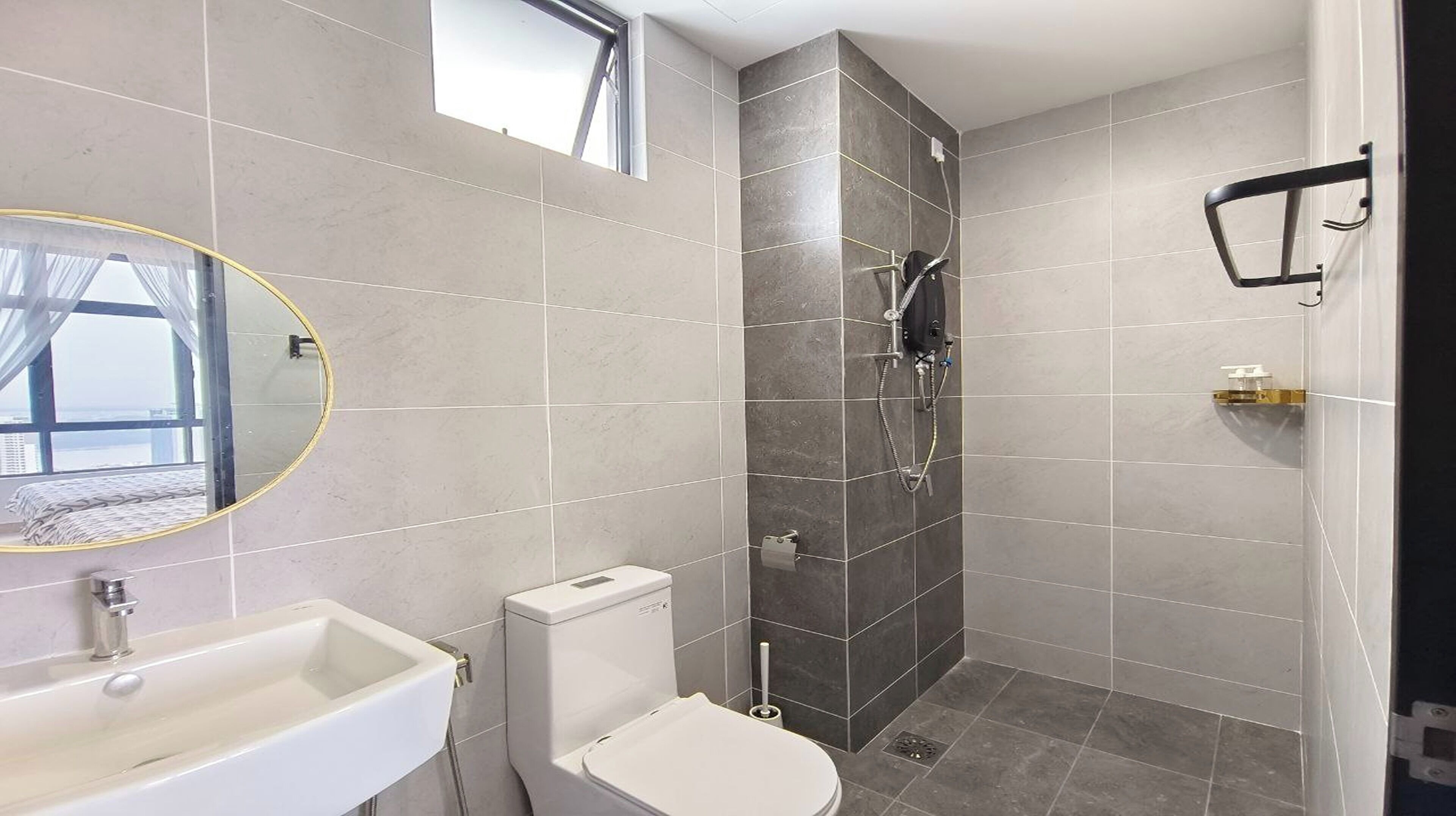 family apartment | 1 bedroom, blackout curtains, iron/ironing board, free wifi