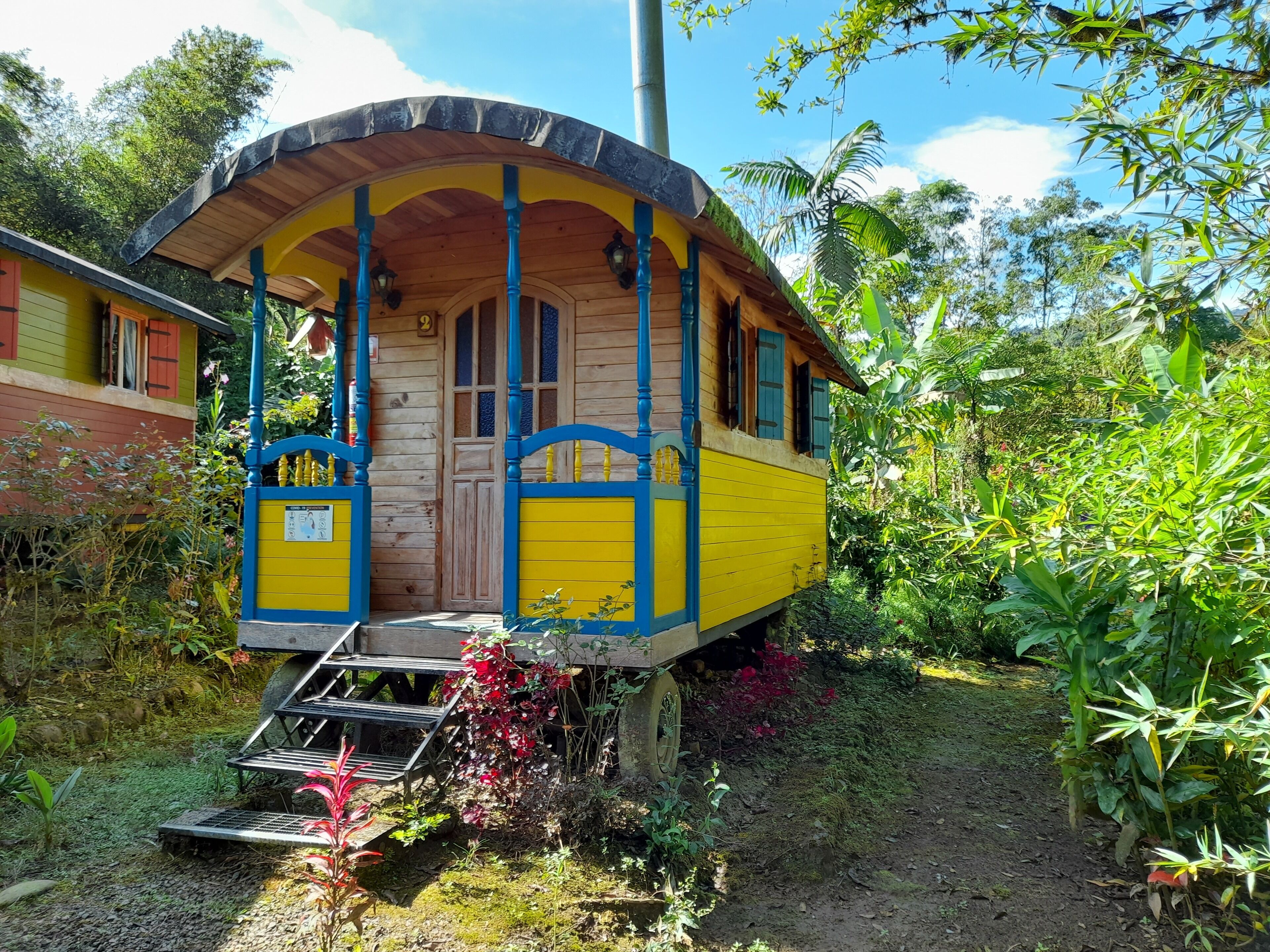 Romantisch huisje, 1 slaapkamer | Individueel gedecoreerd, een bureau, gratis wifi, beddengoed