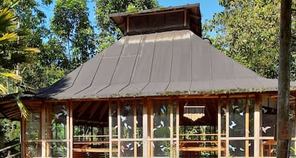 Hosteria La Roulotte Mindo