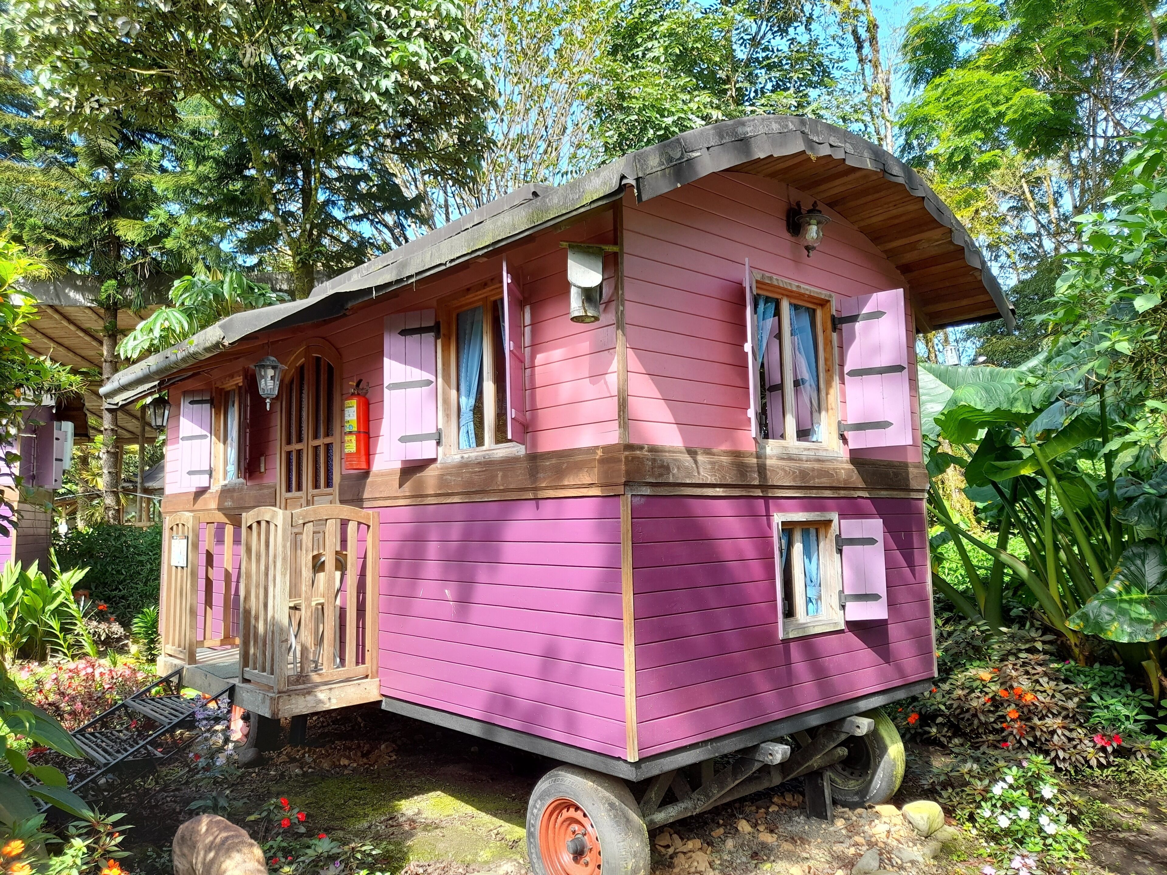 Hosteria La Roulotte Mindo