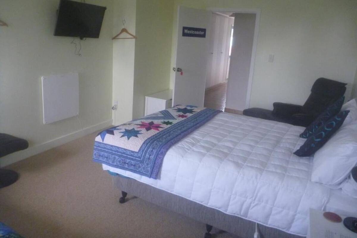 Iron/ironing board (on request), free WiFi, bed sheets