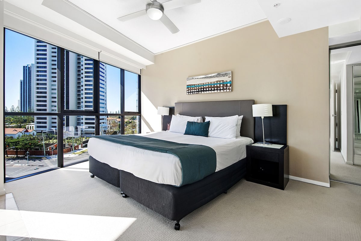2 Bedrooms, 2 Bathrooms, Level 7, Hinterland views