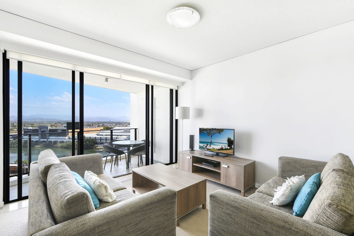 2 Bedrooms, 2 Bathrooms, Level 13, Hinterland views | Living room