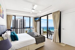 2 Bedrooms, 2 Bathrooms, Level 25, Ocean view | Laptop workspace, iron/ironing board, bed sheets - Sierra Grand Apartments (Broadbeach)