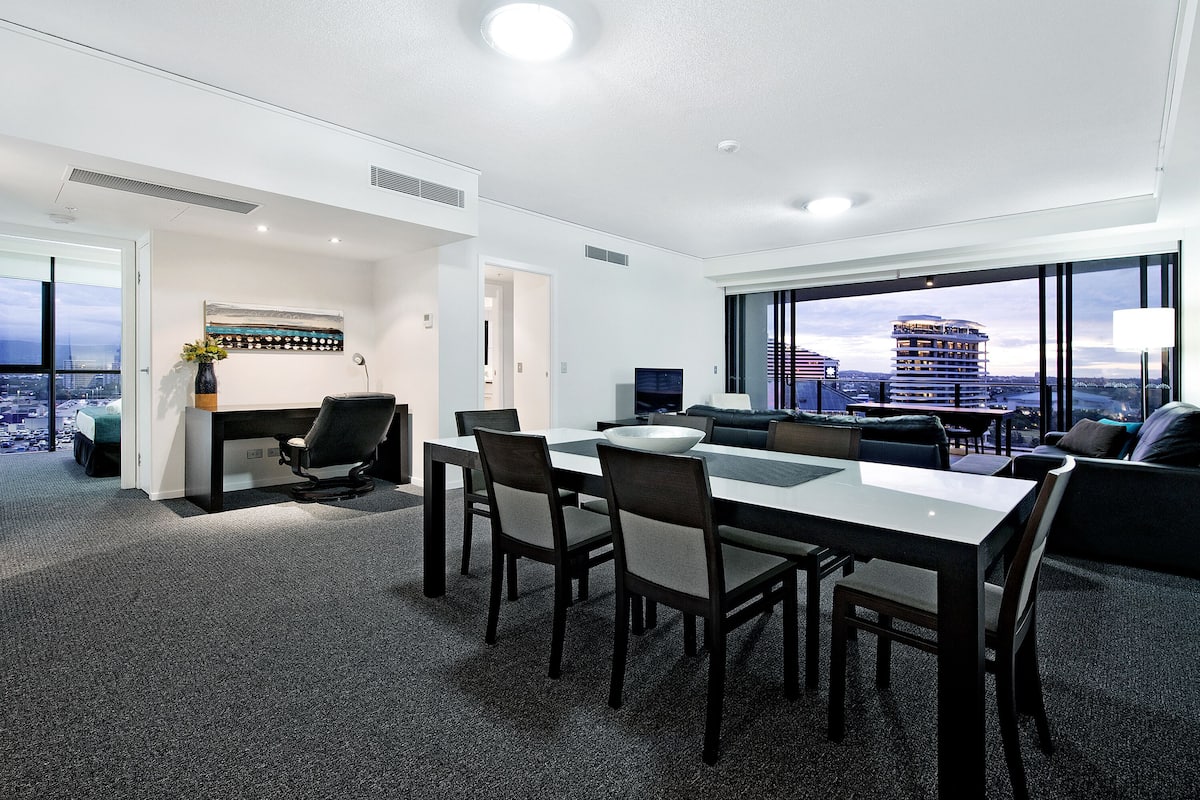 Premium Apartment, 3 Bedrooms, Partial Ocean View | Living area
