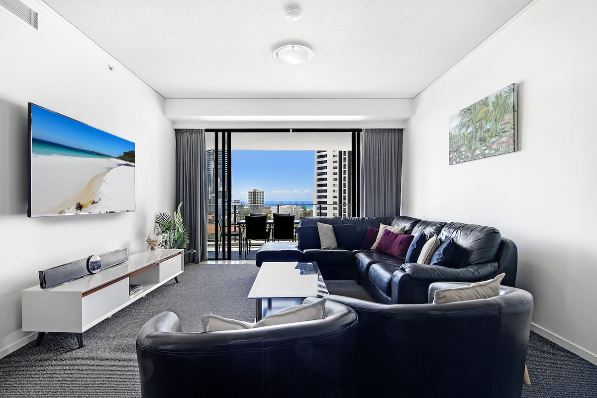Family Apartment, 3 Bedrooms, Ocean View | Living room