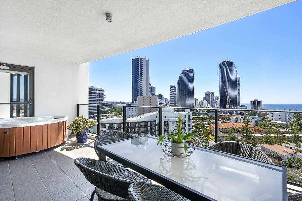3 Bedrooms, 2 Bathrooms, with Spa, Level 14, Ocean view | City view