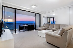 Luxury Penthouse | Living area | Flat-screen TV - Sierra Grand Apartments (Broadbeach)