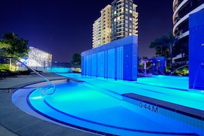 Outdoor pool - Oracle Broadbeach Apartments (Broadbeach)