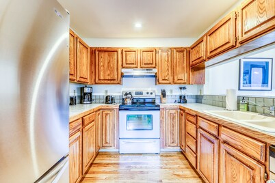 Newly-updated Warm Springs condo w/ski & mountain views - Dogs ok