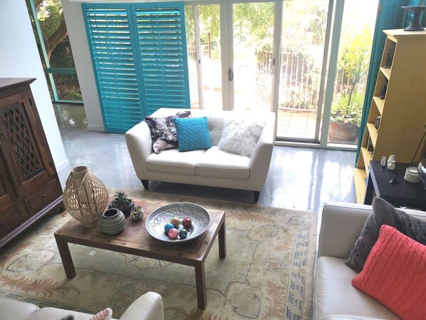 Living room - Stylish Comfortable Central Artists Home (Glen Waverley)