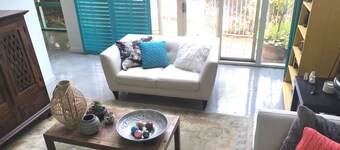 Stylish Comfortable Central Artists Home