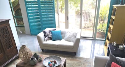 Stylish Comfortable Central Artists Home