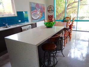 Shared fridge - Stylish Comfortable Central Artists Home (Glen Waverley)