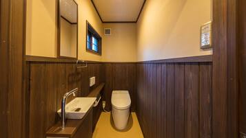 Kitamachi 102 | Bathroom | Combined shower/tub, free toiletries, hair dryer, electronic bidet