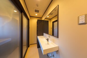 Pientalo (Kitamachi 102) | Kylpyhuoneen pesuallas