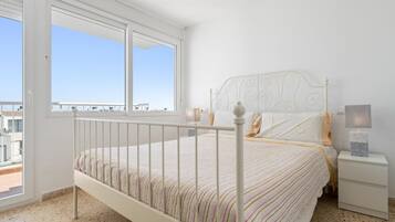 2 chambres, fer et planche à repasser, accès Internet, draps fournis