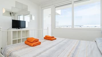 2 bedrooms, iron/ironing board, Internet, bed sheets