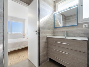 2 dormitorios, tabla de planchar con plancha, Internet y ropa de cama