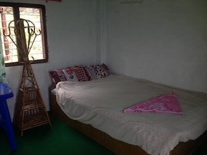 Schallisolierte Zimmer, kostenloses WLAN, Bettwäsche