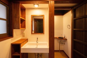 Bathroom sink - SenzanAn Kajiyamachi 301 (Yuasa)