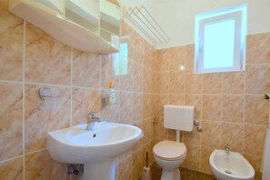 Shower, towels